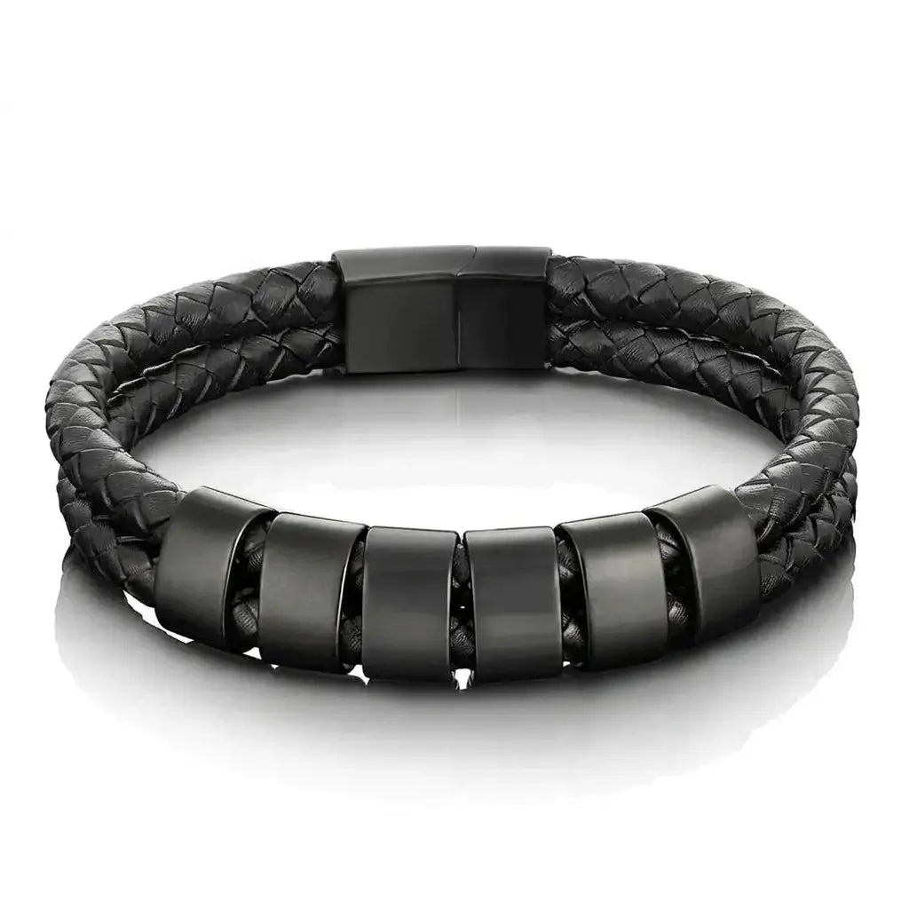 Finis les cadeaux qu'il range dans un tiroir et oublie — Ce bracelet, il ne le quittera plus