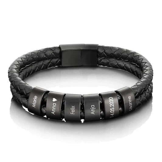 Finis les cadeaux qu'il range dans un tiroir et oublie — Ce bracelet, il ne le quittera plus